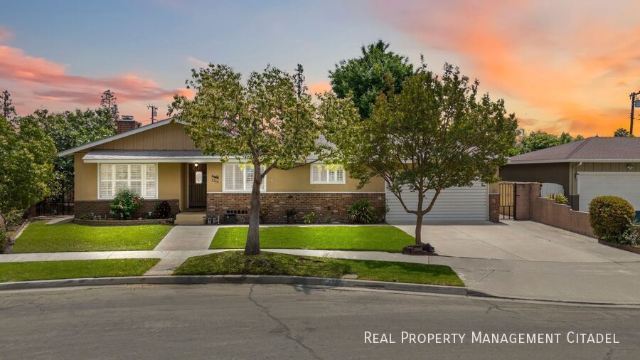 Foto principal - 2260 E Standish Ave