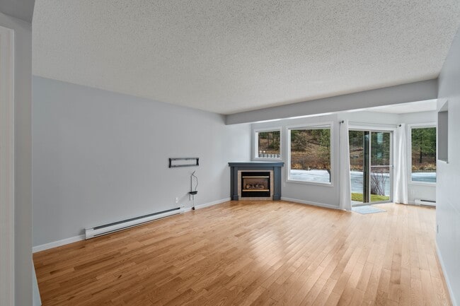 Photo du bâtiment - 1801 Paul Lake Rd