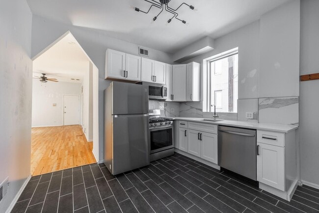 Photo - 2732 W Chicago Ave (Chicago, IL) Apartment