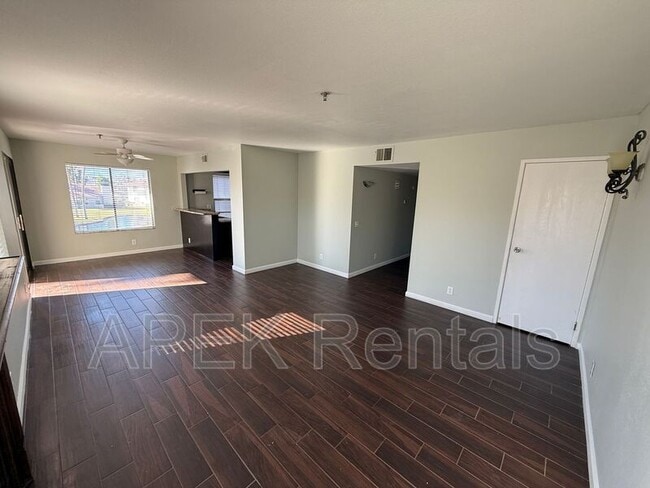 Foto del edificio - 43376 Cook St