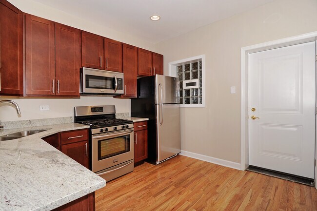 Foto del edificio - 1804 N Sheffield Ave