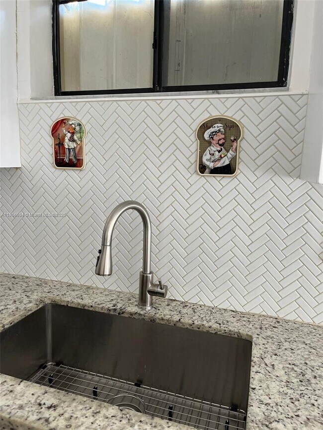 Foto del edificio - 2749 W 72nd St