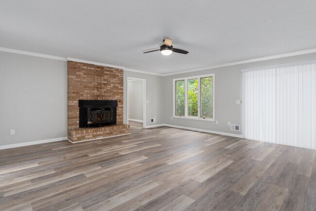 Foto del edificio - 400 Derby Ln