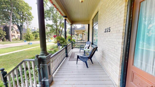 Building Photo - UPPER ONE BEDROOM IN HISTORIC WOODFIELD-PICCADILLY STREET
