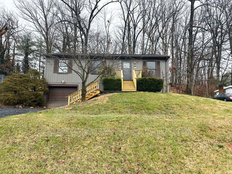 1415 Churchville Ave, Staunton, VA 24401 House Rental in Staunton, VA