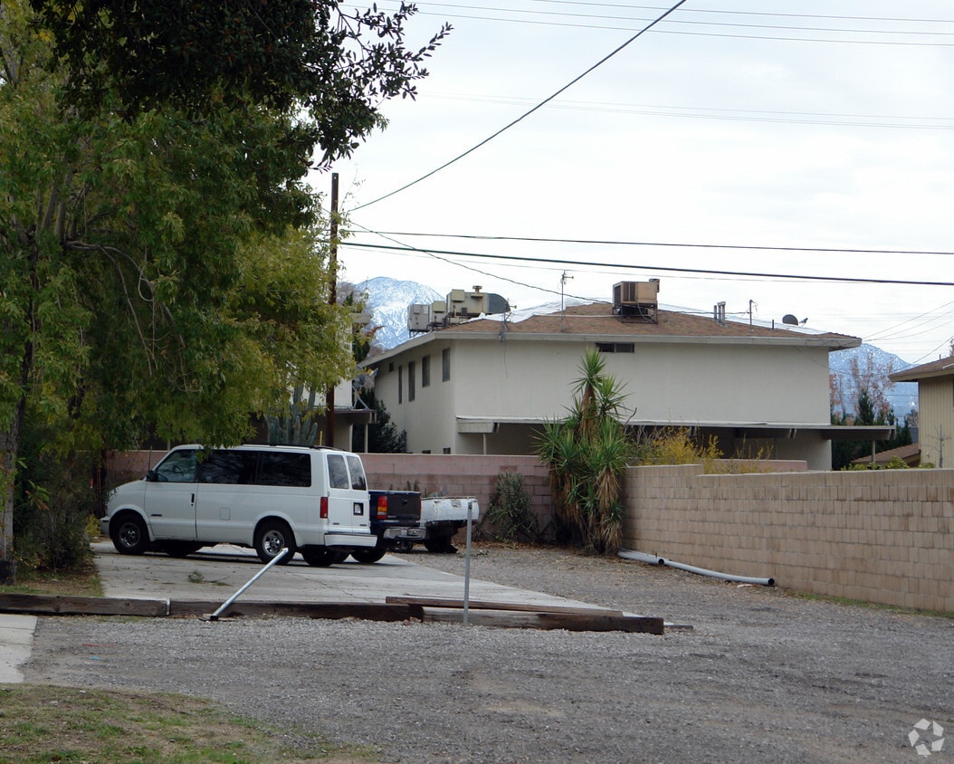 Building Photo - 3886 N Lugo Ave