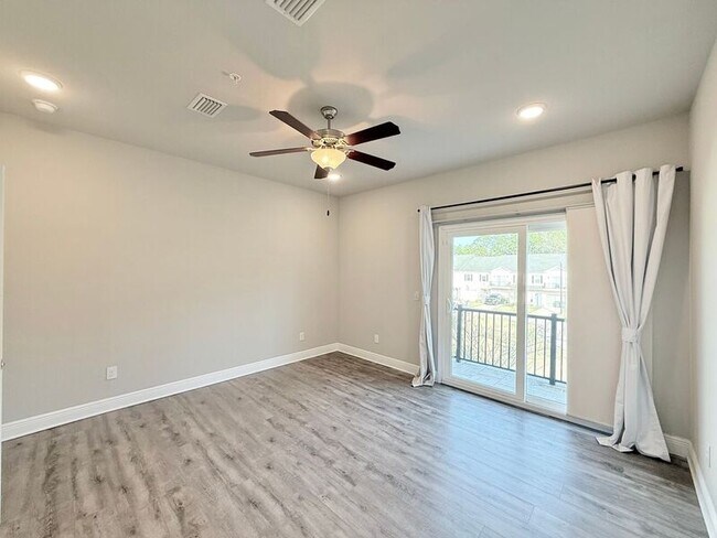 Foto del edificio - 9640 Nature Creek Blvd