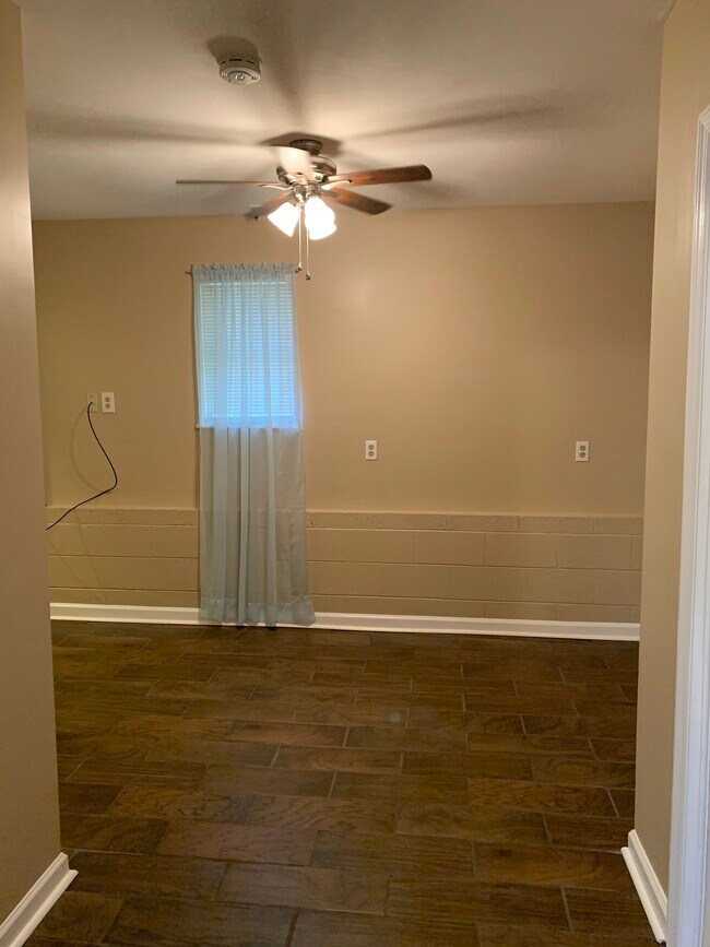 Foto del edificio - 2203 Golf Course Rd