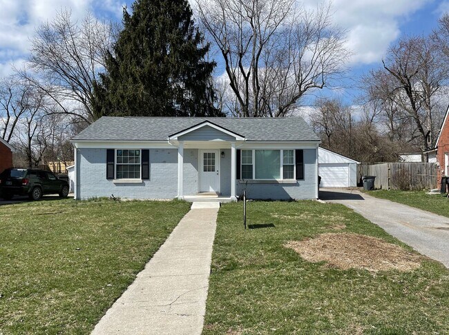 Building Photo - Recently Remodeled 3 BR House! Garage, Fen...