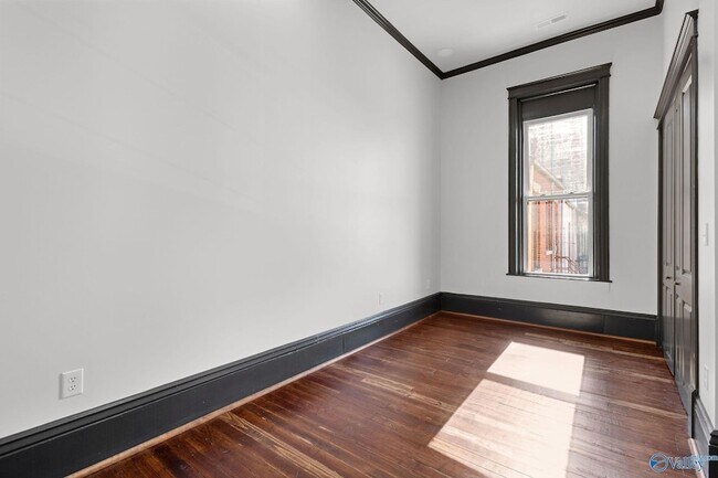 Foto del edificio - 719 Bank St NE