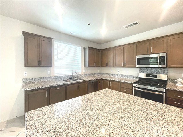 Foto del edificio - 26020 Abigail Ave