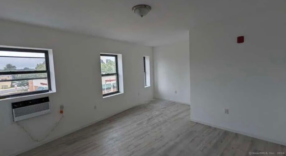 Foto principal - 677 Fairfield Ave