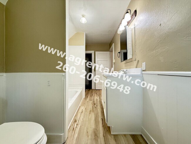 Foto del edificio - 2411 Fox Ave