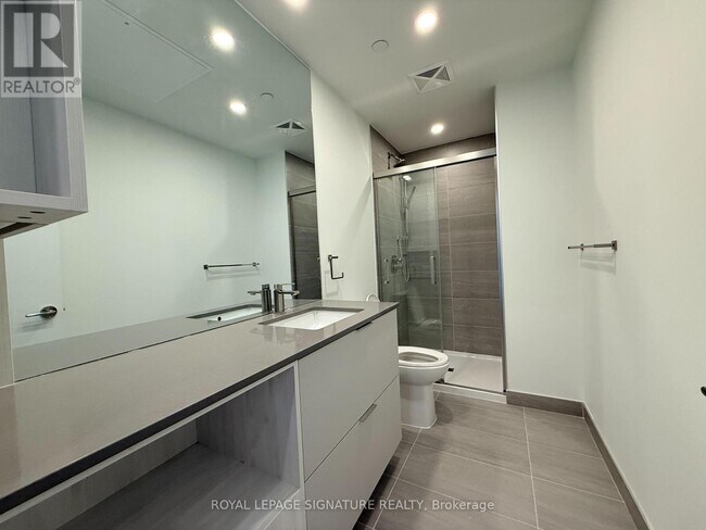 Building Photo - 1 Fairview Rd E