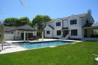 Building Photo - 264 S Magee St