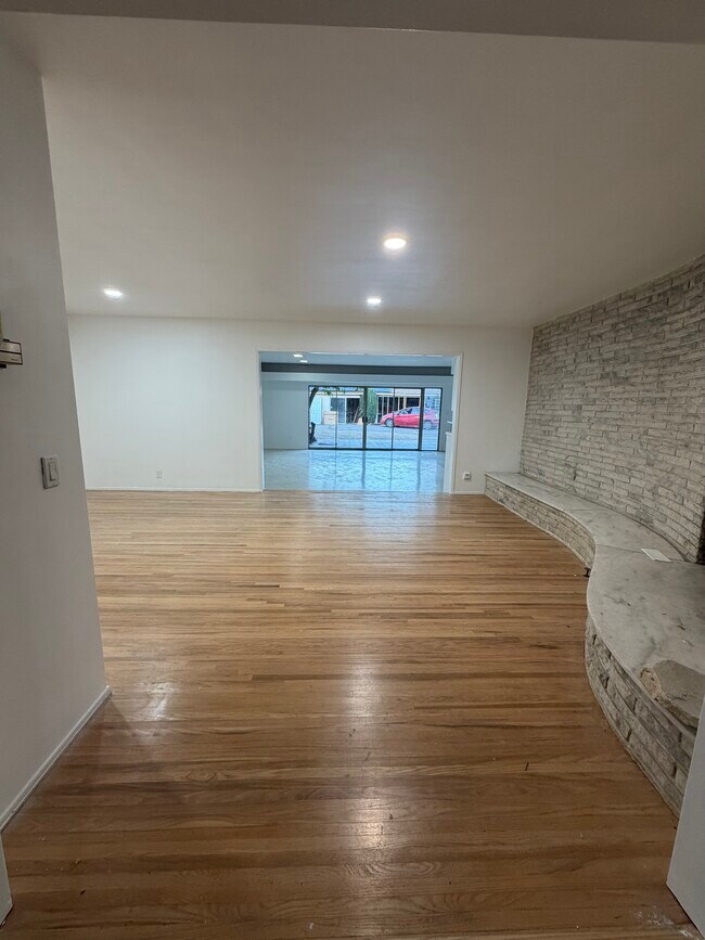 Foto del edificio - 9826 Columbus Ave