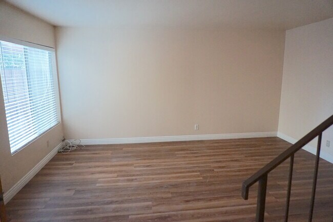 Building Photo - 7300 Lennox Ave