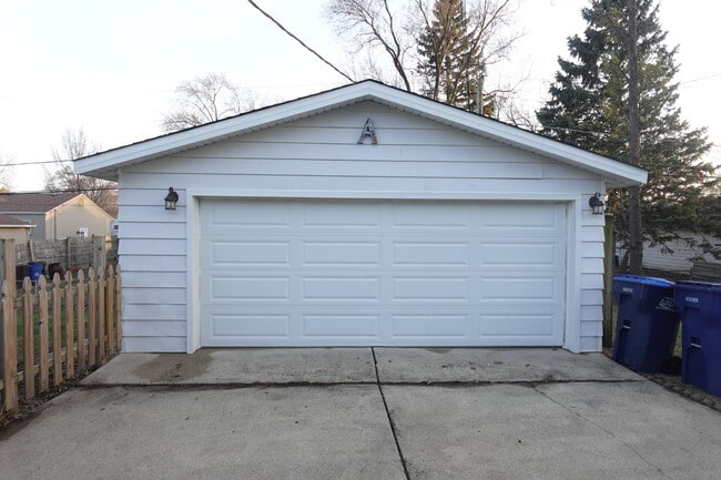 Building Photo - 2401 Huron Terrace