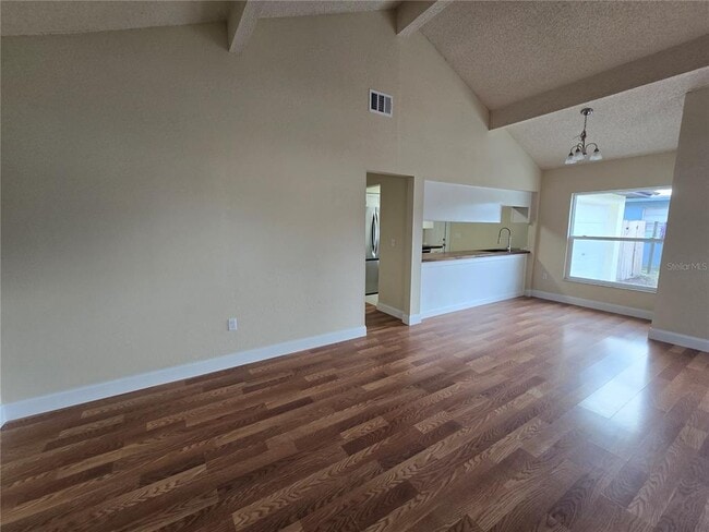 Foto del edificio - 1358-1355 Five Iron Dr