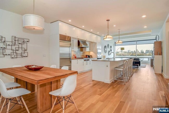 Foto del edificio - 9 Somerset Ln