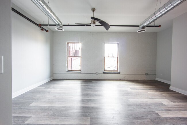 Building Photo - 490 Pearl St