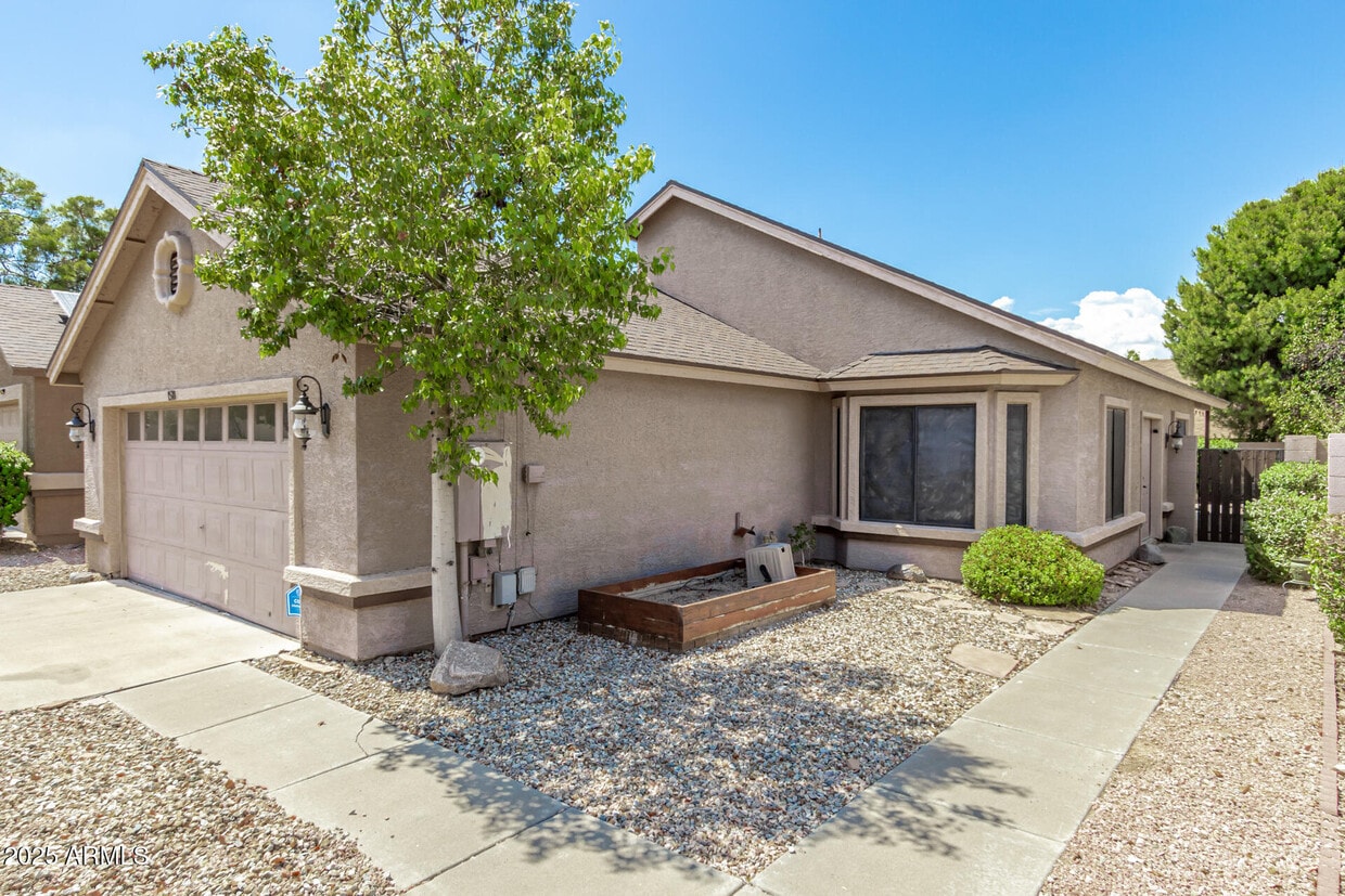 Foto principal - 1518 E Rockwood Dr