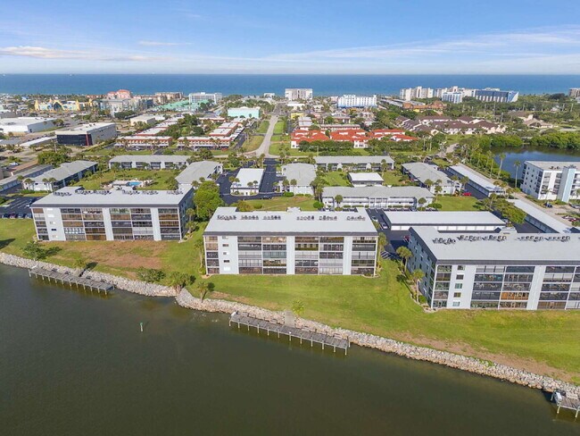 Foto del edificio - Four Seasons River Front Condo