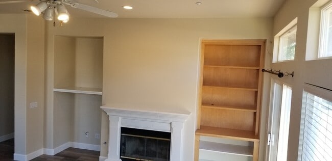 Building Photo - Beautiful spacious 4 Bedroom, 3 Bath home ...