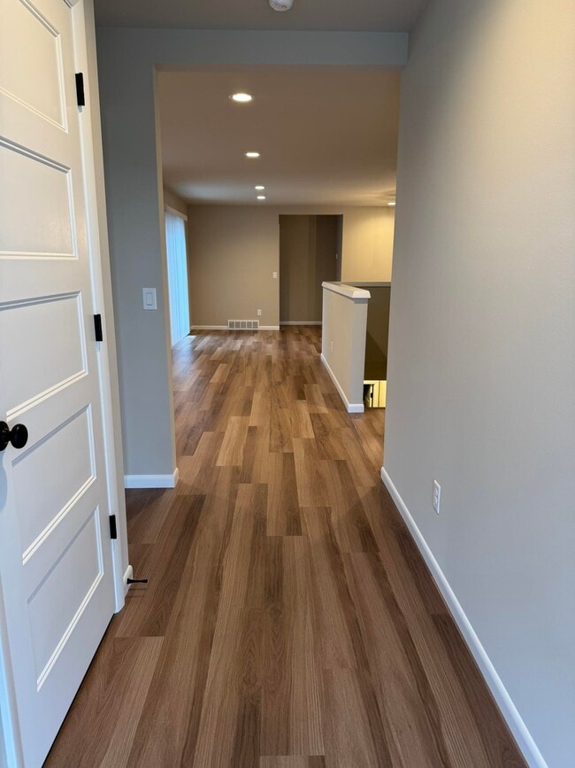 Building Photo - 2175 Autumn Lake Parkway