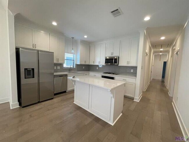 Foto del edificio - 3 Bedroom With a Bonus Room In Central School District!