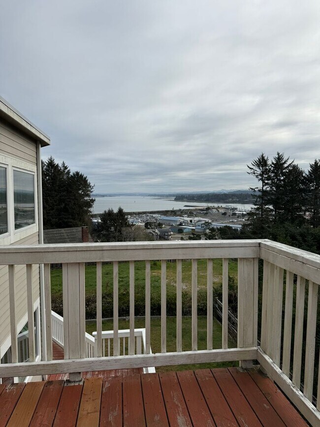 Building Photo - Stunning Bay View Retreat – Fully Furnished 2 Bed / 2 Bath, Mid or Long Term