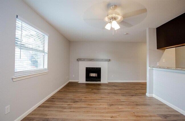 Foto del edificio - 6700 Cooper Ln