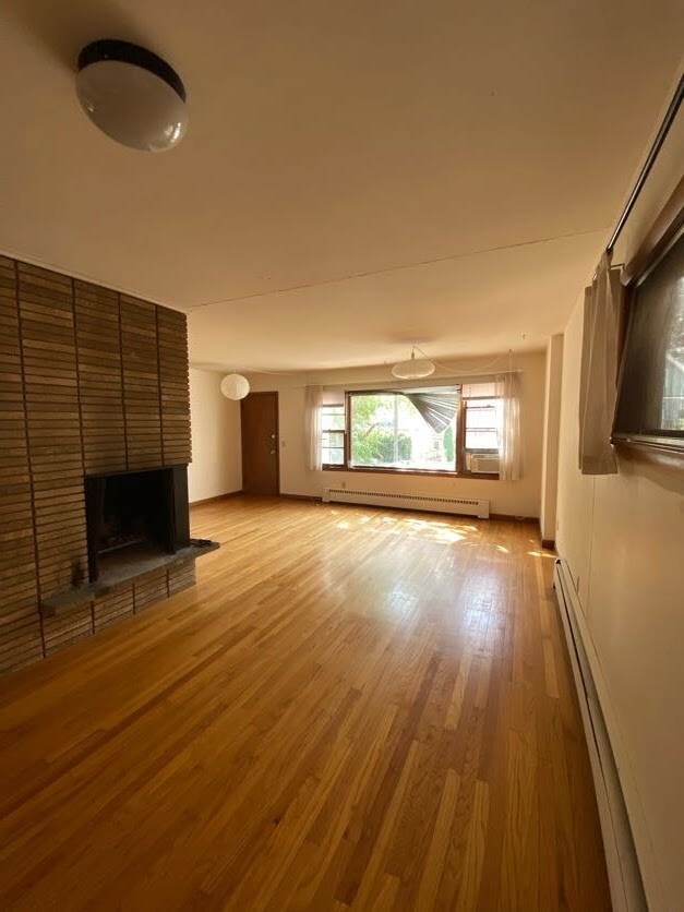 Foto del edificio - 1030 E Johnson St