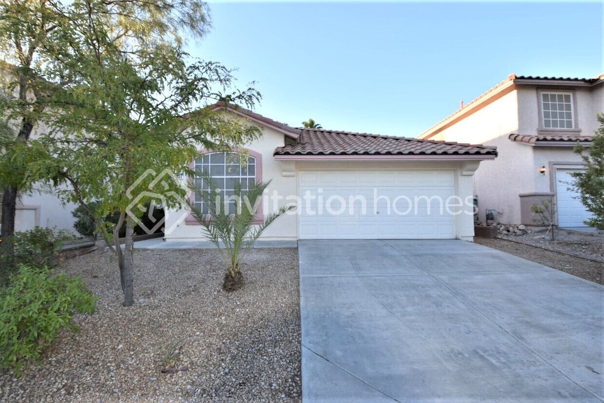 Foto principal - 10081 Yellow Canary Ave