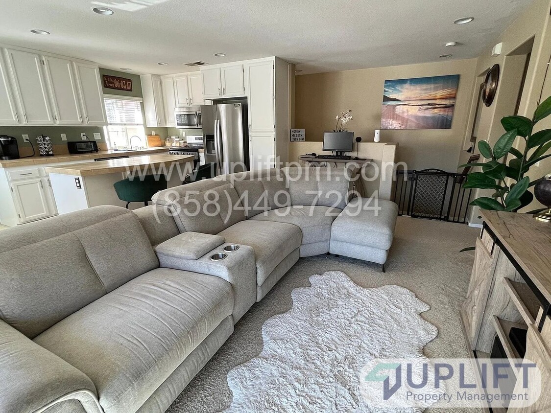 Foto principal - Charming 2-Bedroom Condo in Otay Ranch – P...