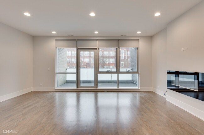 Building Photo - 1716 N California Ave