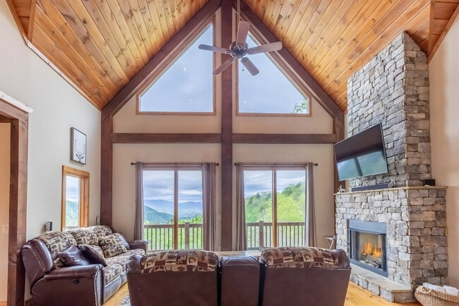 Foto del edificio - 312 Overlook Ridge Rd