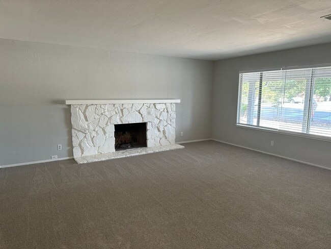 Building Photo - Cozy 3 Bedroom 2 Bath Home in Cambrian are...