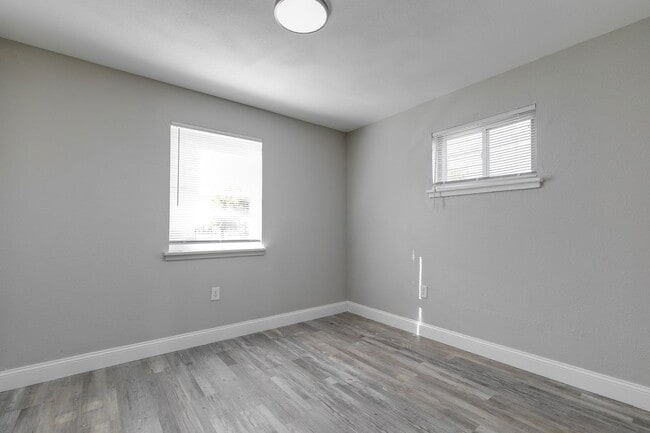 Building Photo - 1913 Whitcomb St