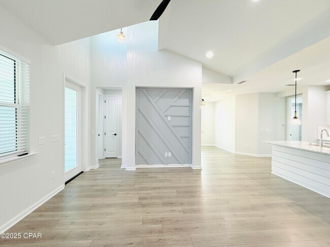 Building Photo - 9002 Parrot Pl