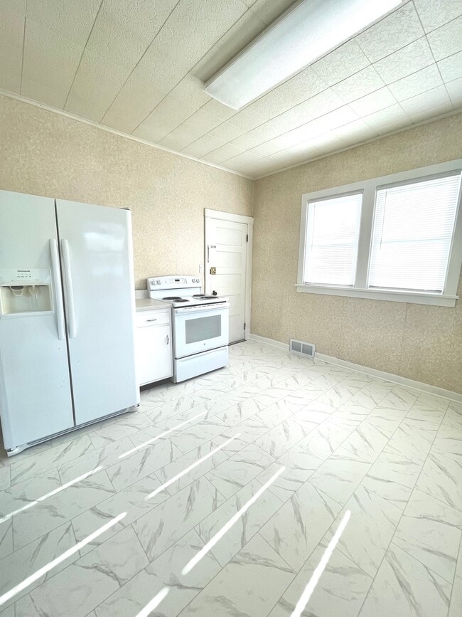 Building Photo - 1016 Duplex