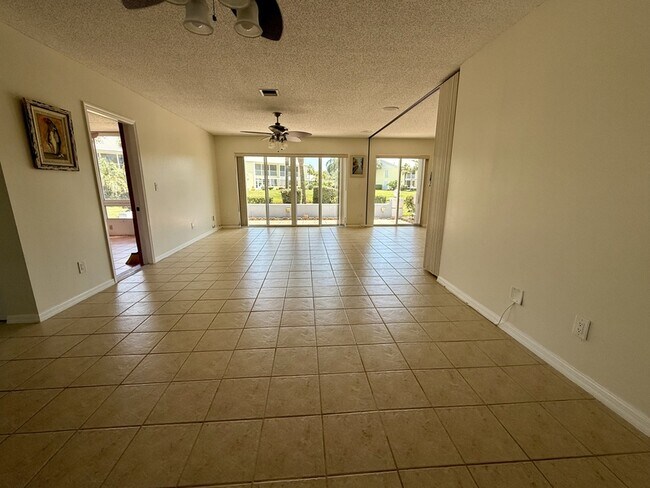 Foto del edificio - 437 Wexford Cir