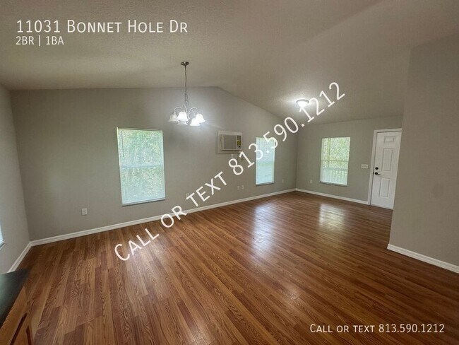 Foto del edificio - 11031 Bonnet Hole Dr