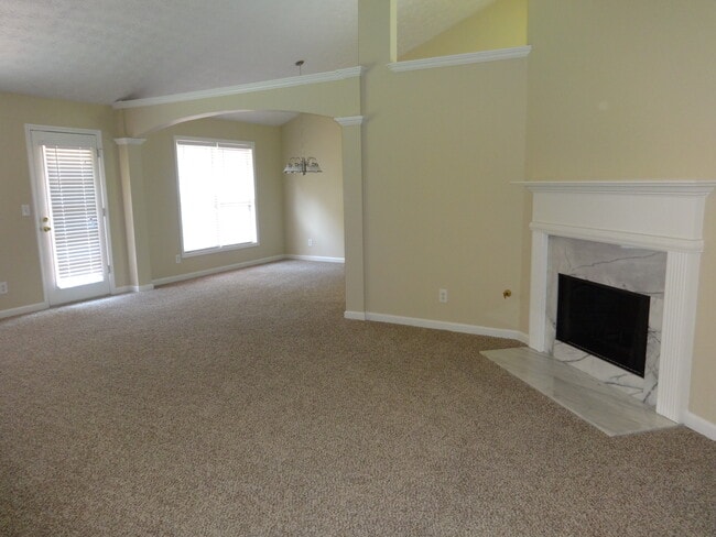 Building Photo - 2160 Laurel Pointe Ln