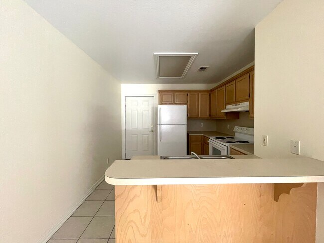 Foto del edificio - 1223 W Carmen Ave