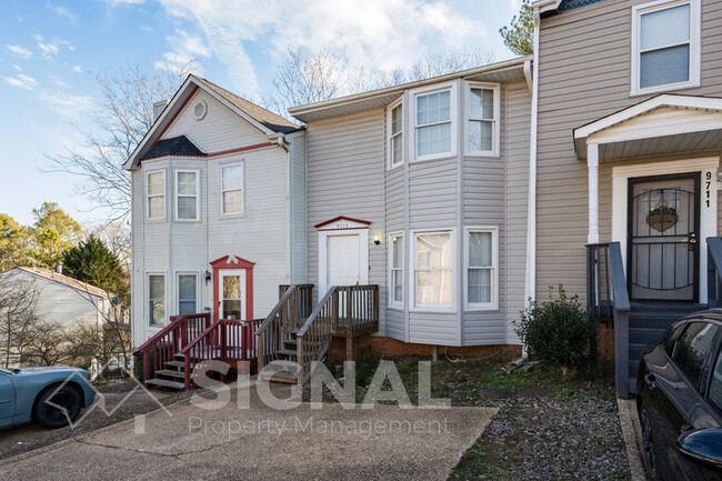 Building Photo - 9713 Williamsburg Dr