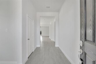 Building Photo - 517 Parrino pkwy