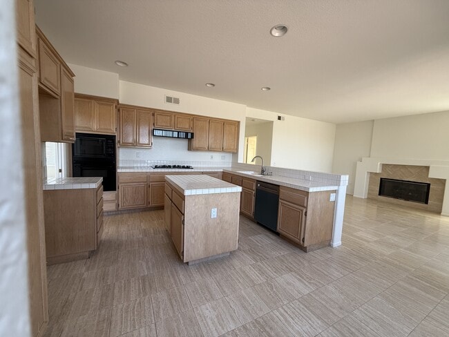 Foto del edificio - 593 Parkside Dr