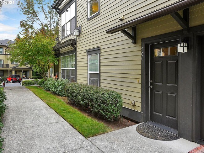 Foto del edificio - Sherwood Corner 3 Bed 2.5 Bath Townhome on top floor~  Reserved Parking and Washer & Dryer and Co...