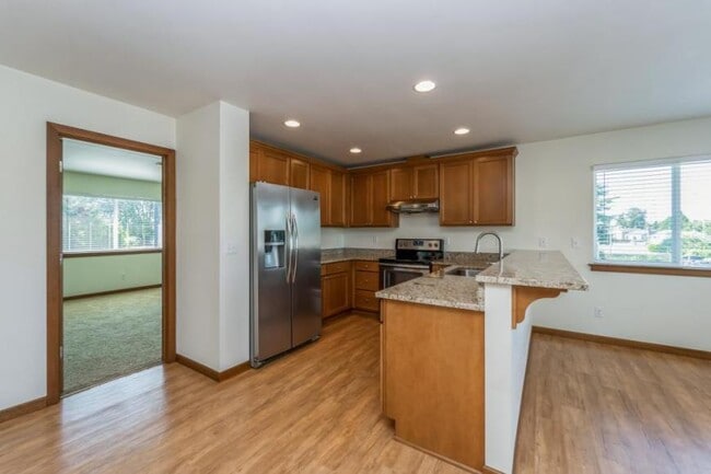 Building Photo - 2 bedroom in Seattle WA 98108